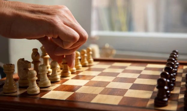 Online chess training illustration